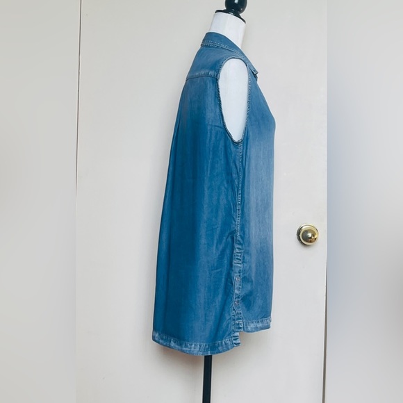 Calvin Klein Sleeveless Denim Shirt with Front Pocket, size M, like new. - Picture 4 of 9